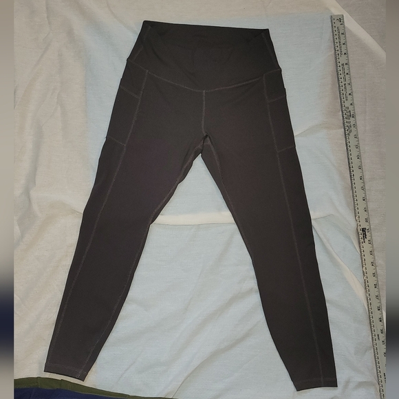 Set of 4 Leggings, Size M - Picture 6 of 10